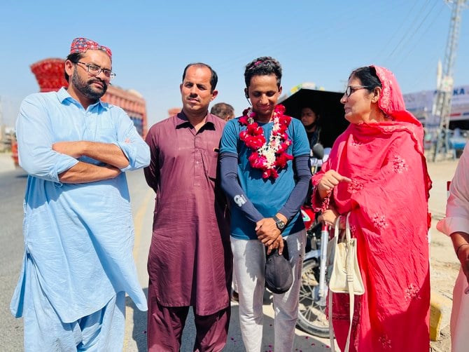 Pakistani student sets out for Mecca pilgrimage on foot
