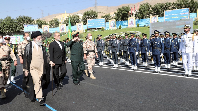 イランで、最高指導者の立会いにより、軍士官学校学生ら卒業式が開催