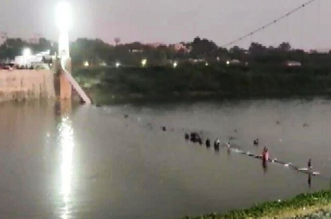 الهند.. مقتل 40 شخصا على الأقل وإصابة العشرات في انهيار جسر معلق غربي البلاد