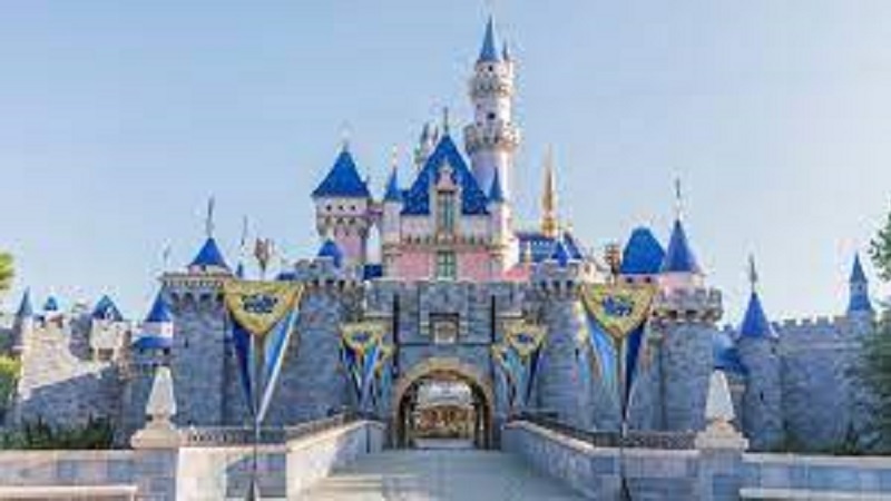 Covid a Shanghai, Disneyland chiude improvvisamente