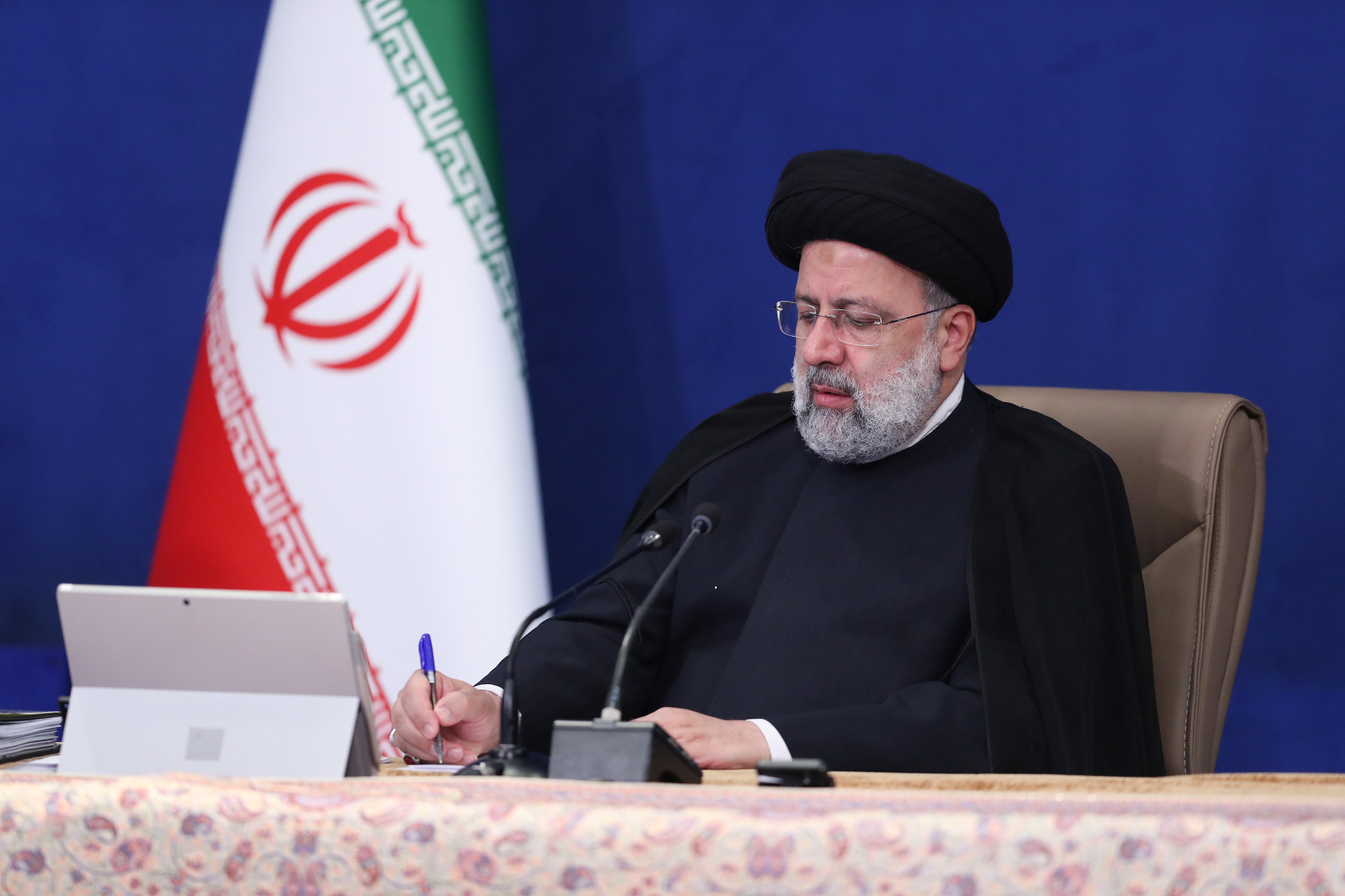 Pres. Raisi condoles Ayatollah Hossein Mofid's demise