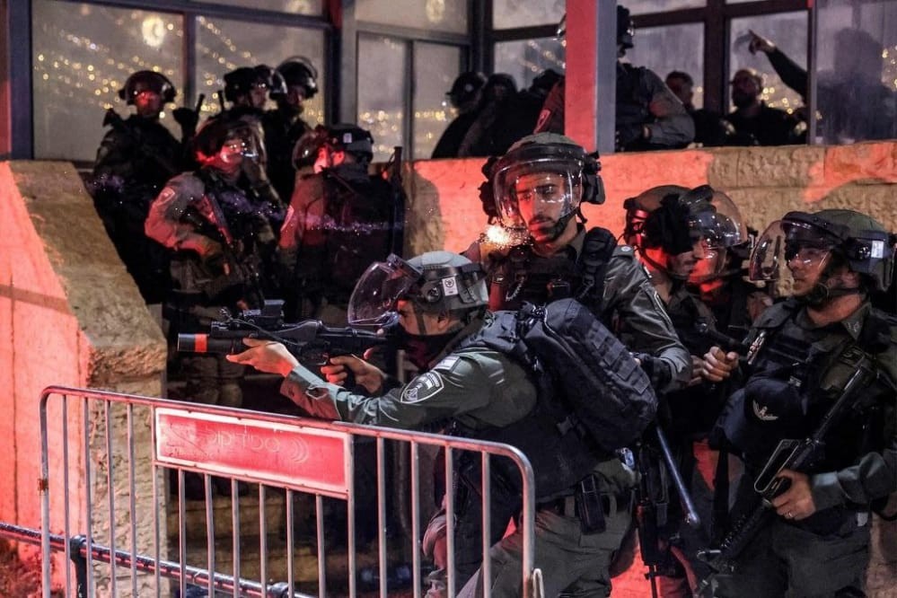 رغم فرض الإغلاق الشامل.. الضفة على صفيح ساخن على وقع إنذارات ساخنة ومواجهات عنيفة