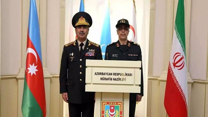 Министр обороны Азербайджана провел телефонный разговор с начальником генштаба вооруженных сил Ирана