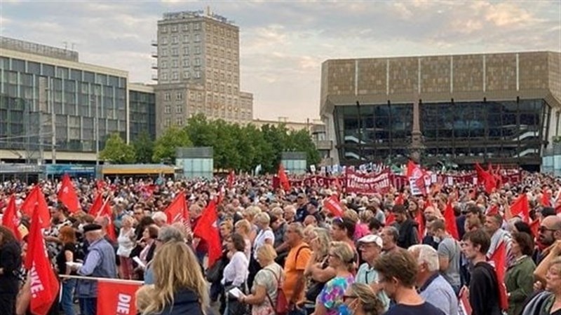 Алманијанын Көлн шәһәриндә минләрлә нәфәр етираз аксијасы кечириб