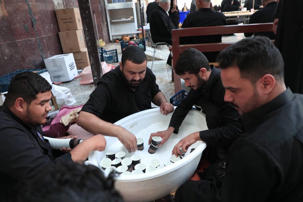 Procession of two holy shrines continues to provide services to visitors to Samara (+Photos)