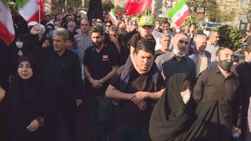 Iraner veranstalten Gegenprotest, um Unruhen wegen Mahsa Aminis Tod zu verurteilen