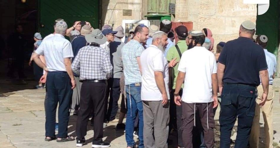 Over 550 extremist Jewish settlers defile Aqsa Mosque