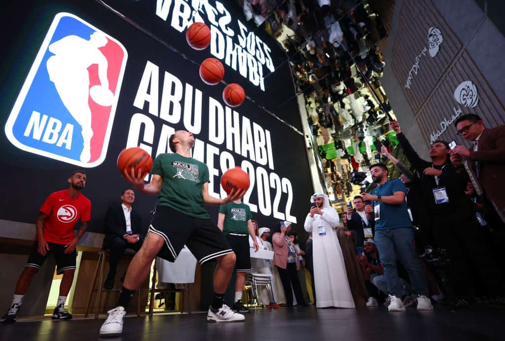 NBA球员参观谢赫扎耶德清真寺内+图片