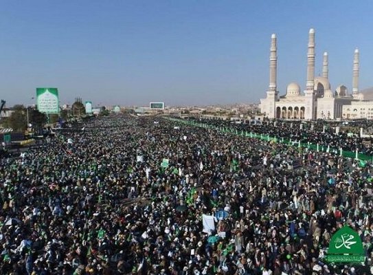 توافد الحشود الجماهيرية اليمنية إلى ميدان السبعين بالعاصمة صنعاء