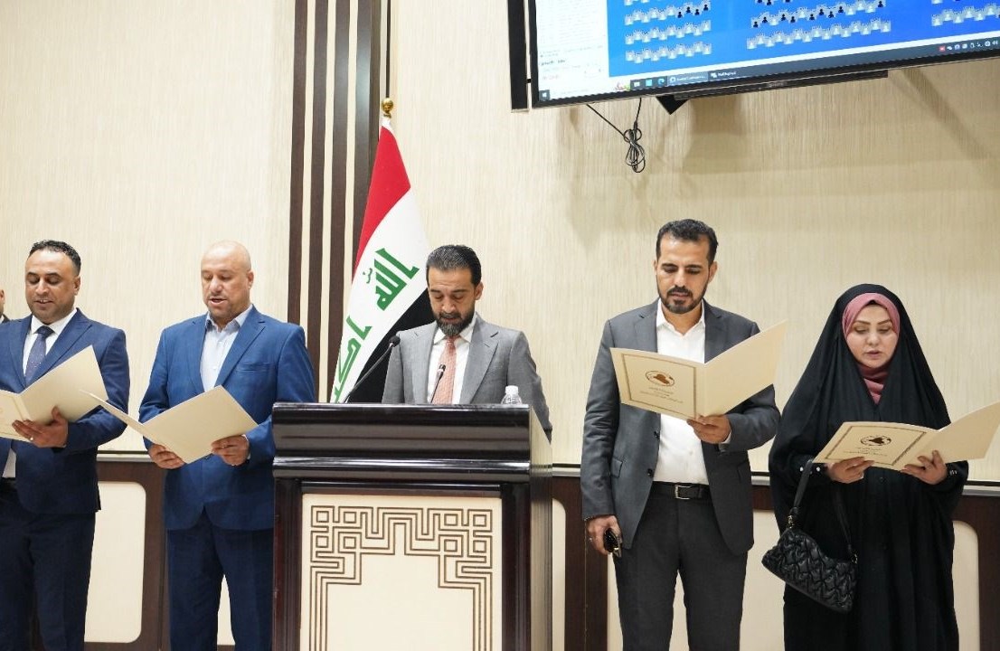 بدلاء الكتلة الصدرية يؤدون اليمين الدستوري داخل قبة البرلمان
