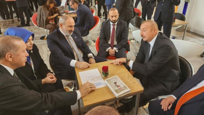 Әрдоған-Әлијев-Пашинјан гејри-рәсми ҝөрүшү баш тутуб.
