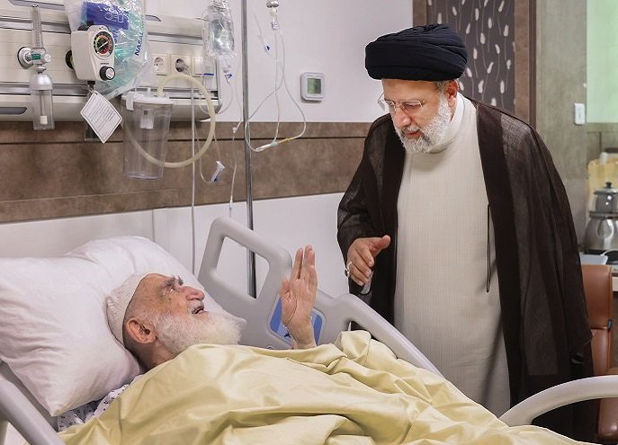 الرئيس رئيسي يعود آية الله العظمى نوري همداني