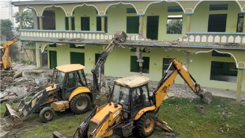 অসমে ফের বুলডোজার দিয়ে গুঁড়িয়ে দেওয়া হল মাদ্রাসা, ক্ষুব্ধ জমিয়ত