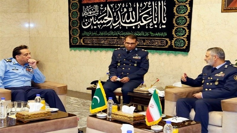  Iran’s Army chief proposes joint air drills with Pakistan