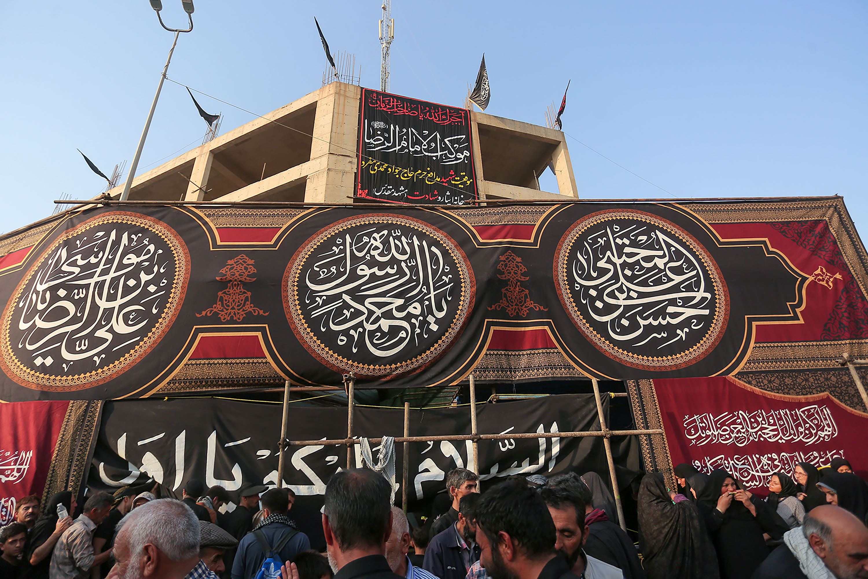 تقرير مصور / زوار الأربعينية بالنجف الأشرف في ضيافة الموكب الرضوي