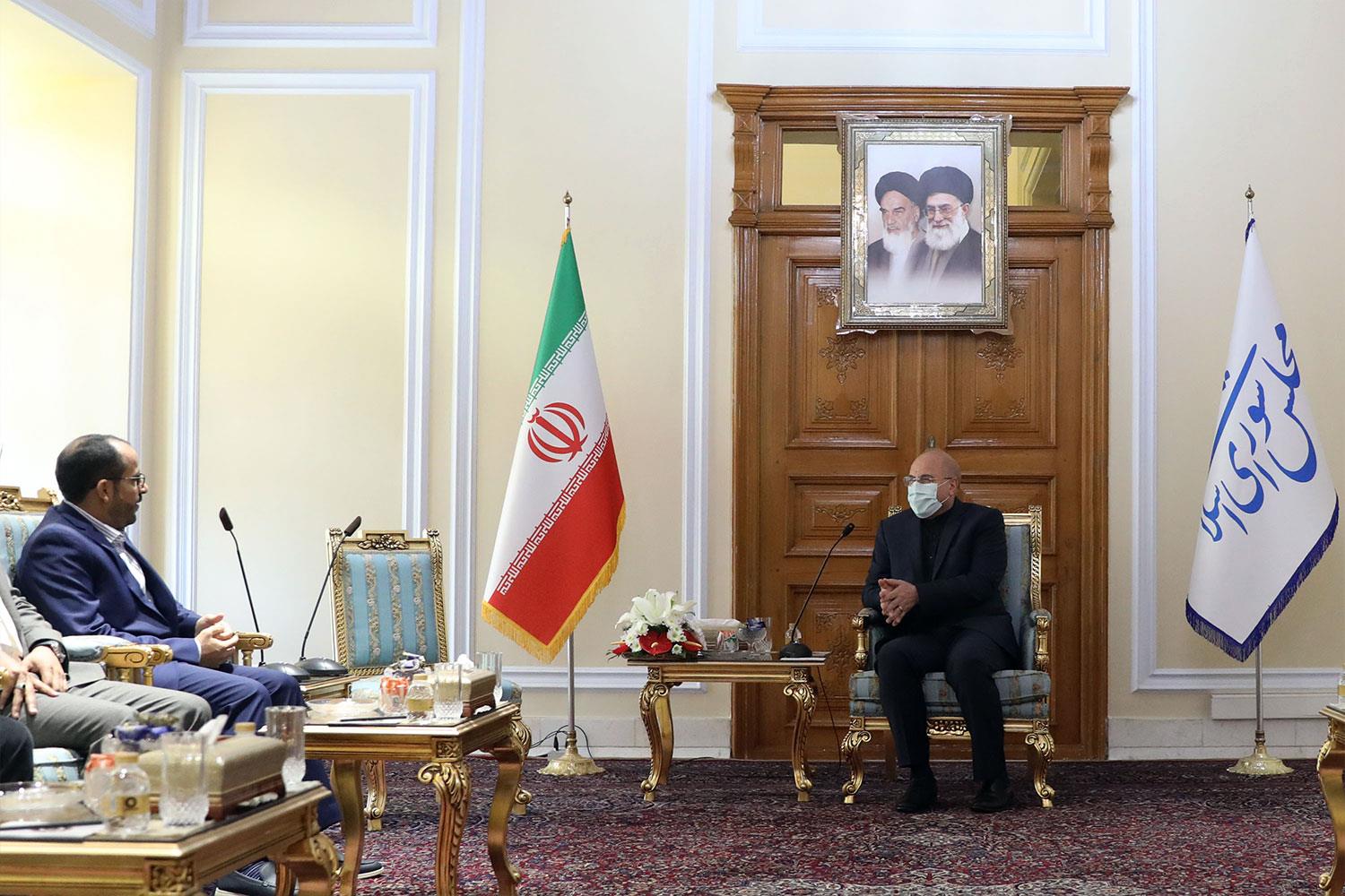 رئیس مجلس در دیدار سخنگوی انصارالله: دشمنان جنگ یمن را به سمت جنگ اقتصادی می‌برند