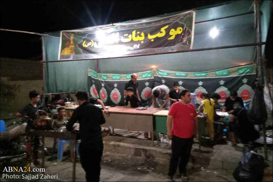 تقرير مصور / موکب اهالی مدينة "عبدالخان" يخدم زوار أربعينية الإمام الحسين (ع)