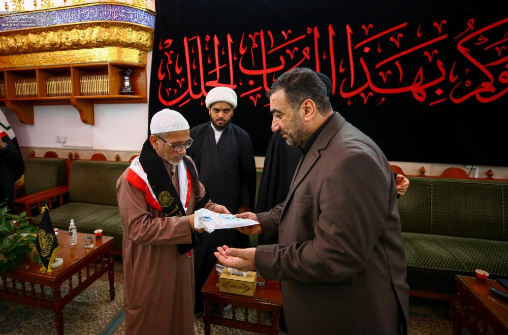 وفدٌ اندونيسي يتشرّف بزيارة مرقد أمير المؤمنين(عليه السلام) 