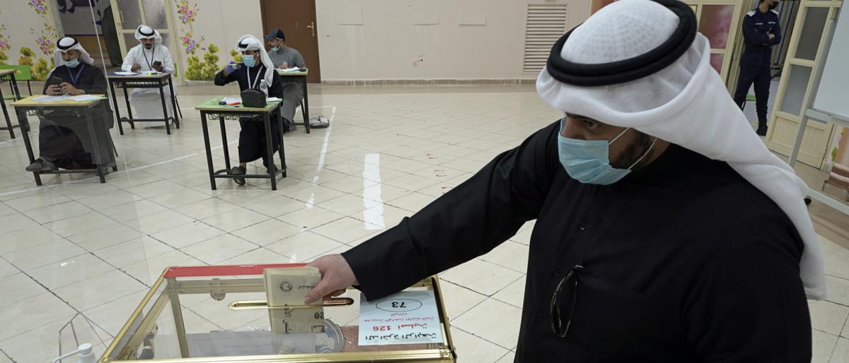 شطب 14 مرشحاً للانتخابات البرلمانية القادمة في الكويت