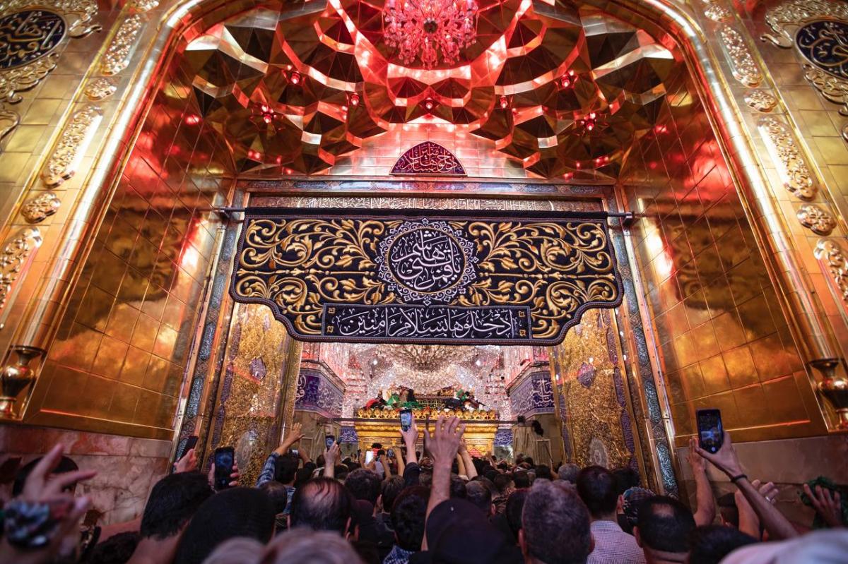 Staffs of industries, technical crafts finish installing temporary wooden separations inside al-Abbas shrine 