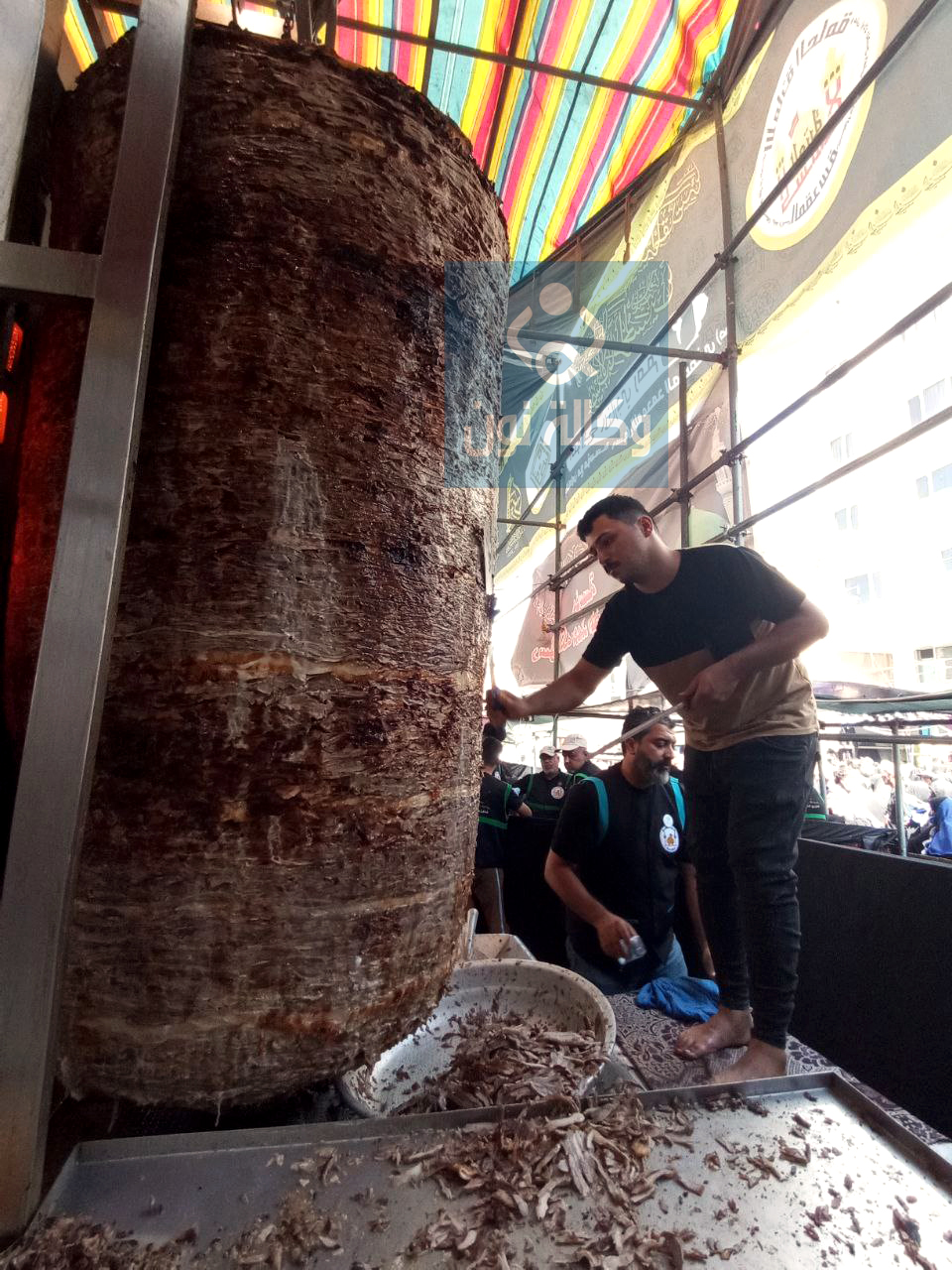 بوزن (4) طن لحم.. نصب اكبر شيش شاورما في العالم وسط كربلاء 
