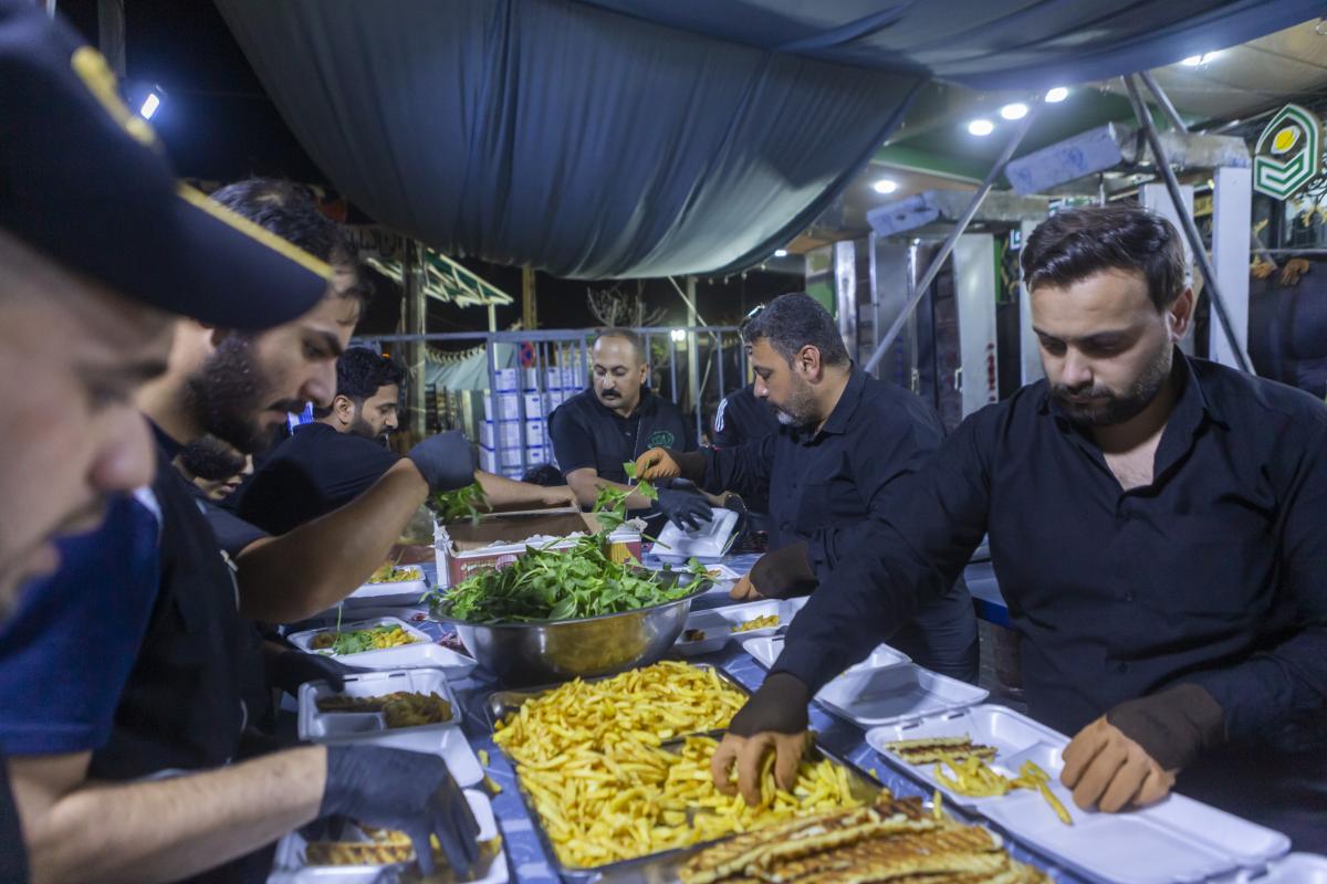 10 thousand meals are provided by Al-Kafeel Lovers Procession to visitors of Arbaeen daily