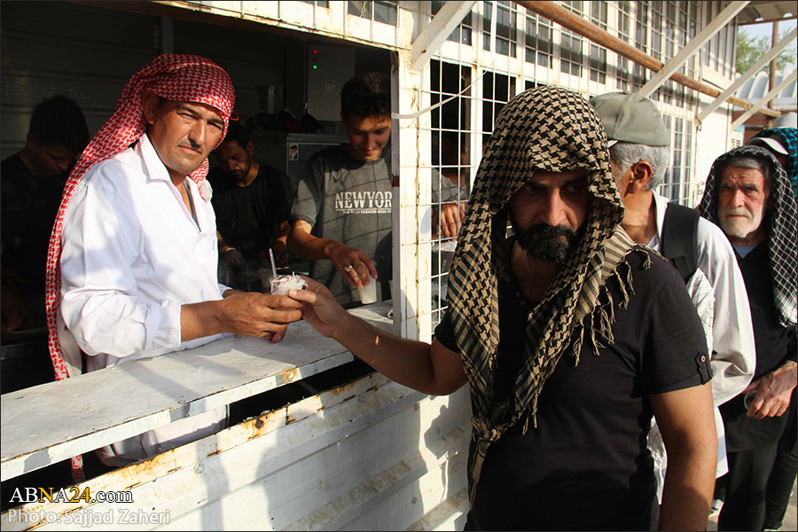 تقرير مصور / مواكب حسينية تخدم زوار الأربعين في طريق النجف - كربلاء 