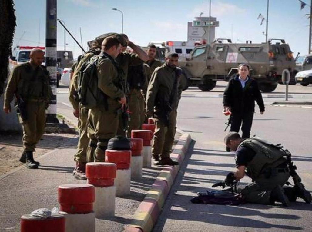 الاحتلال الإسرائيلي يقتل فلسطينياً بزعم طعنه جندياً إسرائيلياً في الخليل