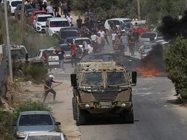 إصابة عشرات الفلسطينيين بمواجهات مع قوات العدو في مدن الضفة