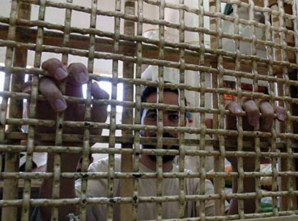 30 أسيرا إداريًّا فلسطينيا يعلنون الشروع غدا في إضراب مفتوح عن الطعام   