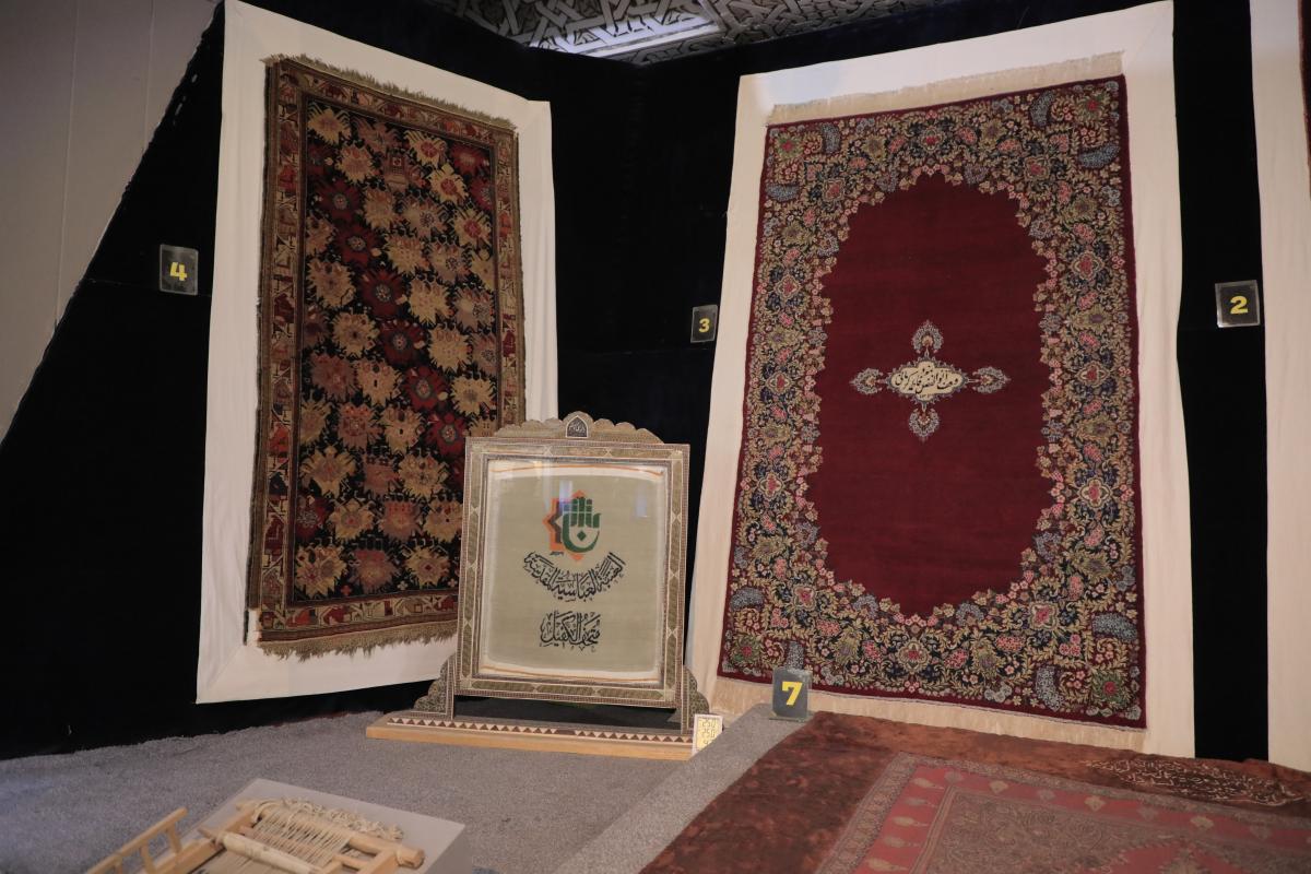 How are maintained the Al-Kafeel Museum carpets?