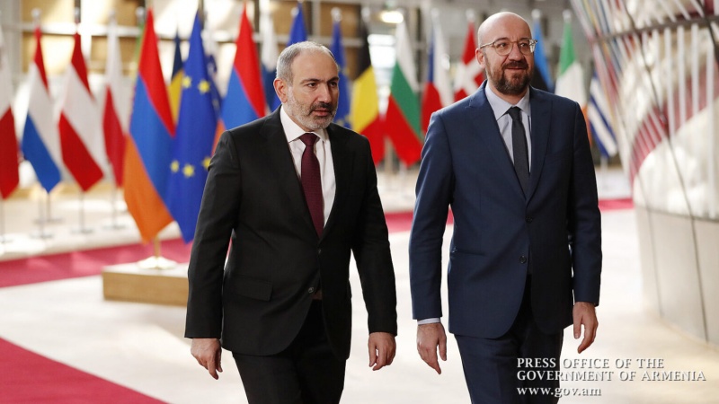 Пашинян потребовал от Баку вывести войска с территории Армении