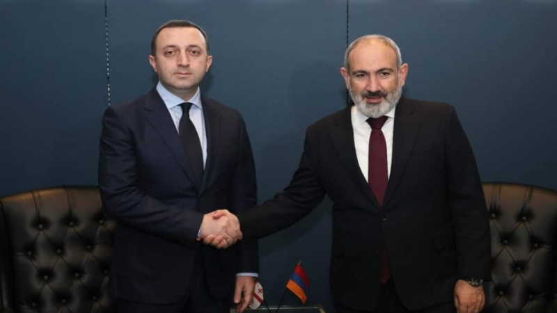 Ҝүрҹүстан вә Ермәнистан баш назирләри арасында ҝөрүш олуб