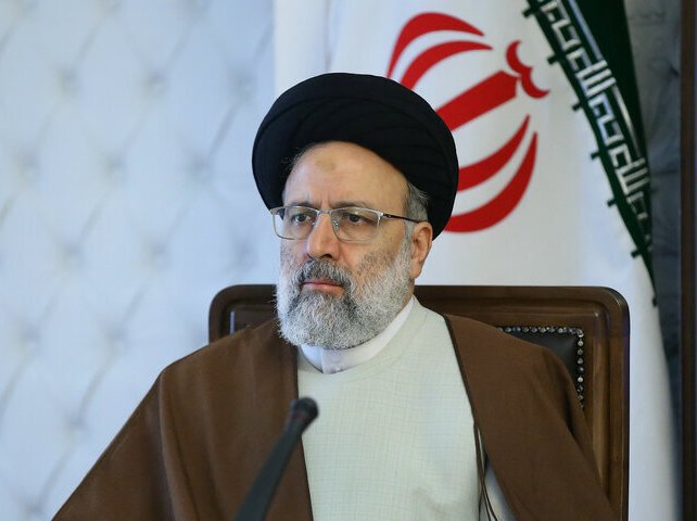 الرئيس الايراني يزور بعض جرحى أعمال الشغب الأخيرة