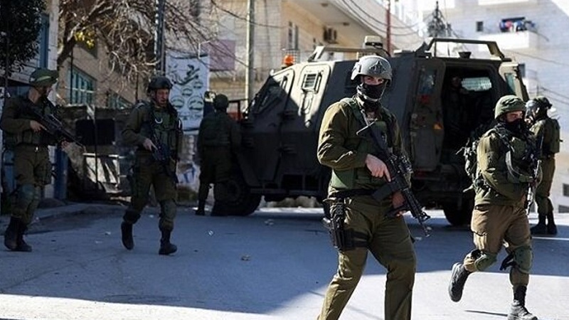 Tentara Rezim Zionis Serbu Al Quds