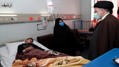 Iran, presidente Raisi ha visitato i feriti dei recenti disordini