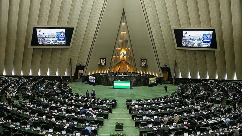 ستایشی نوێنەرانی مەجلیسی ئێران لە مەڕ ئامادەبوونی حەماسیی گەلی ئێران لە گردبوونەوەی ئوممەتی ڕەسولەڵڵا