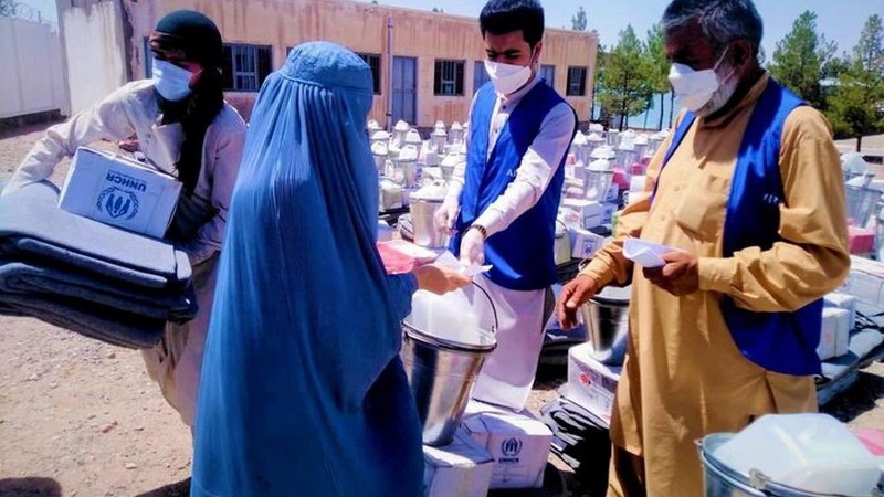 Большинство афганцев зависят от гуманитарной помощи