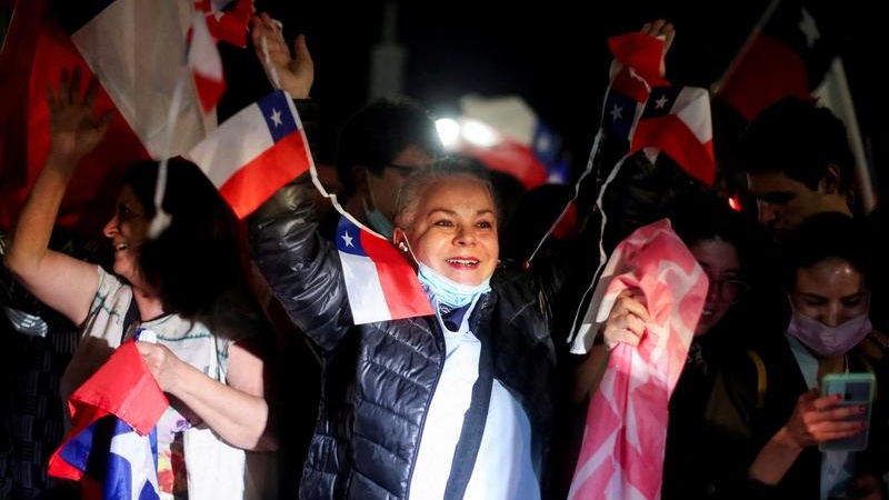チリで国民投票が実施、新憲法草案は反対が6割超で否決