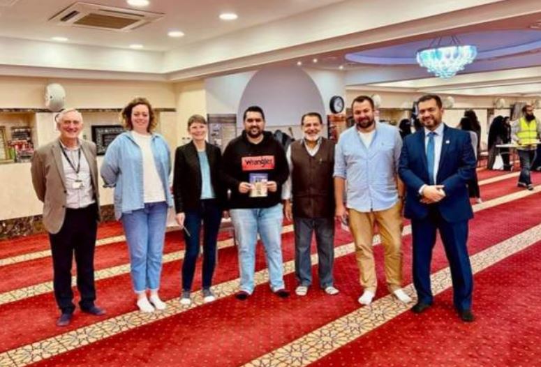 UK Mosque open door day boosts interfaith relations