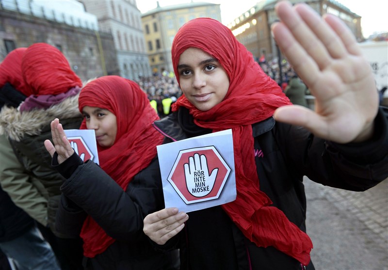  Muslim Swedish Party to give Islamophobia special criminal classification / Outlaw Quran burning