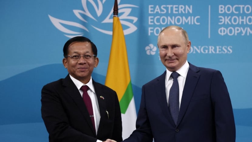ယူကရိန်းကို ကျူးကျော်တိုက်ခိုက်သည့် ပူတင်ကို ကမ္ဘာ့ ငြိမ်းချမ်းရေး ထိန်းသိမ်းသူအဖြစ် စစ်ခေါင်းဆောင်ချီးကျူး