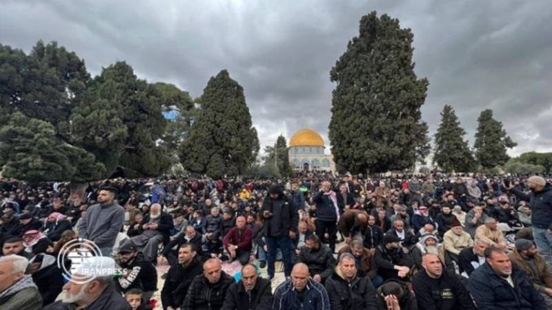 Mescid-i Aksa'da 250 bin Filistinli namaz kılması