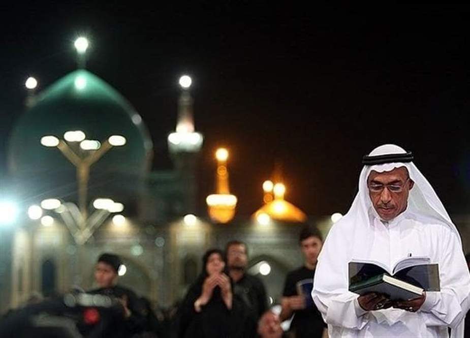امام رضا علیہ السلام کا حرم شب قدر کے اعمال کی انجام دہی میں غیر ایرانی زائرین کا میزبان