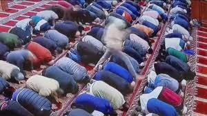 طعن إمام مسجد أثناء الصلاة في ولاية نيوجيرسي الامریکیة