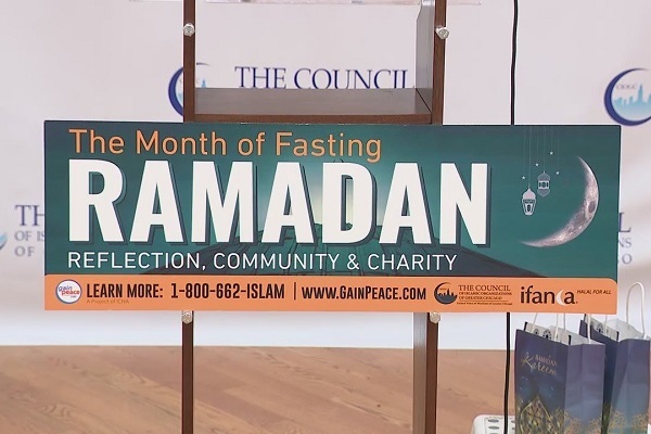 Muslims in Chicago trying to educate others during Ramadan