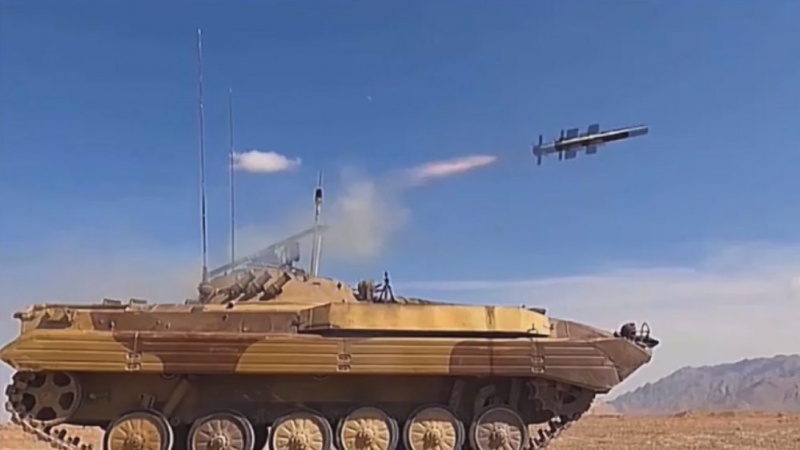 Iran: IRGC-Bodentruppe feuert eine neue Panzerabwehrrakete ab