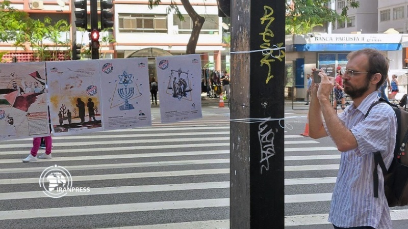 Демонстрация угнетенности Палестины на уличной ярмарке в Сан-Паулу в Бразилии