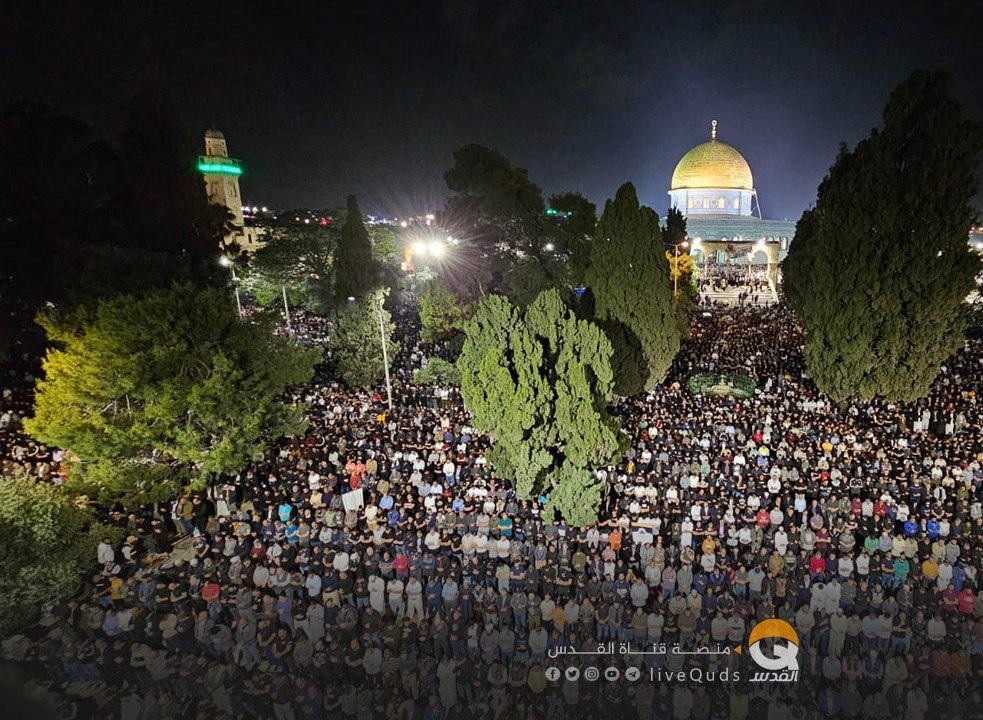 280 ألف فلسطيني يتوافدون إلى الأقصى ليلة الـ 27 من رمضان ويهتفون للمقاومة