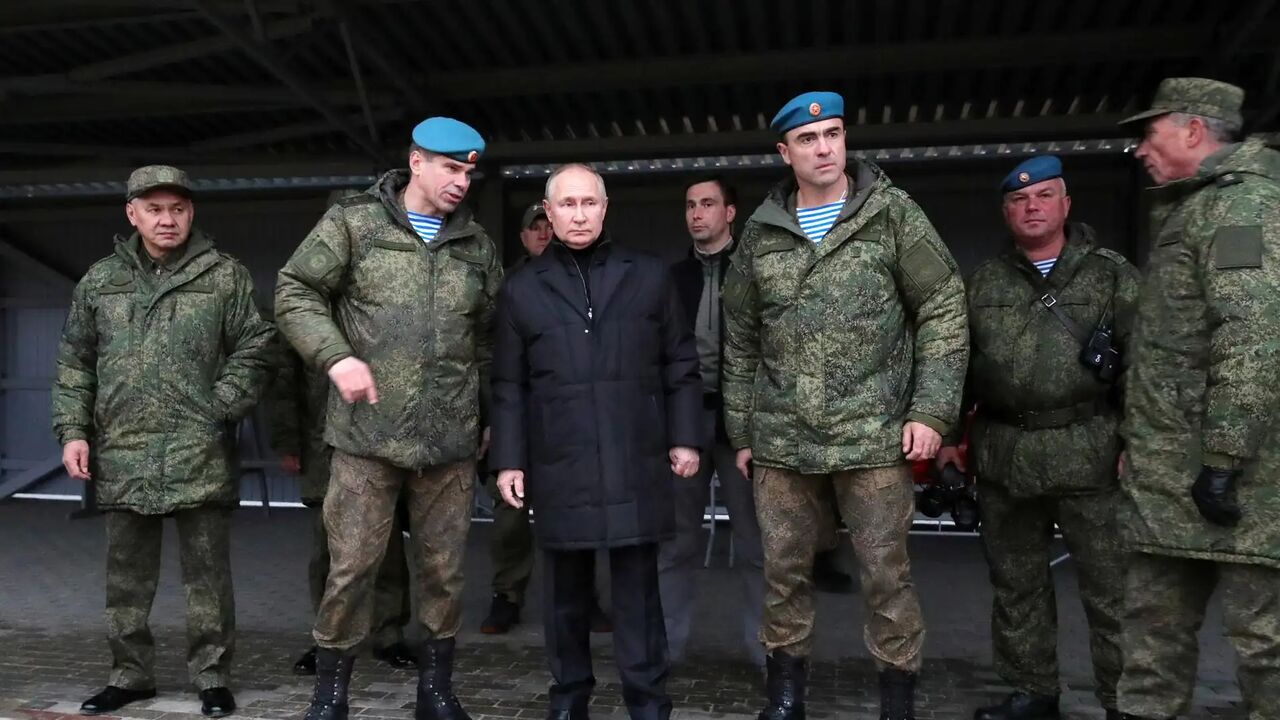 Putin faz visita surpresa às regiões de Kherson e Lugansk